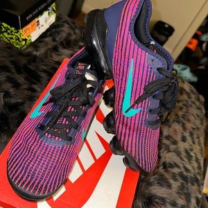 Grade School size Nike (7y) equivalent to a Women’s 8.5